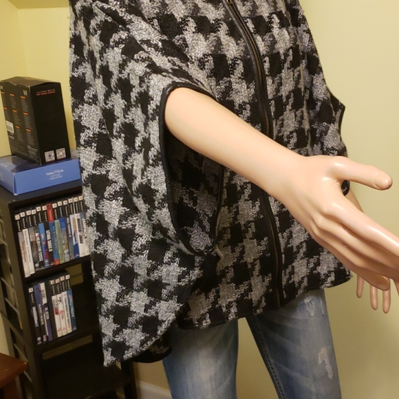 Sweater - Picture 4 of 8